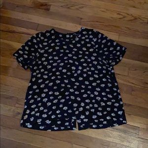 Short sleeved floral top